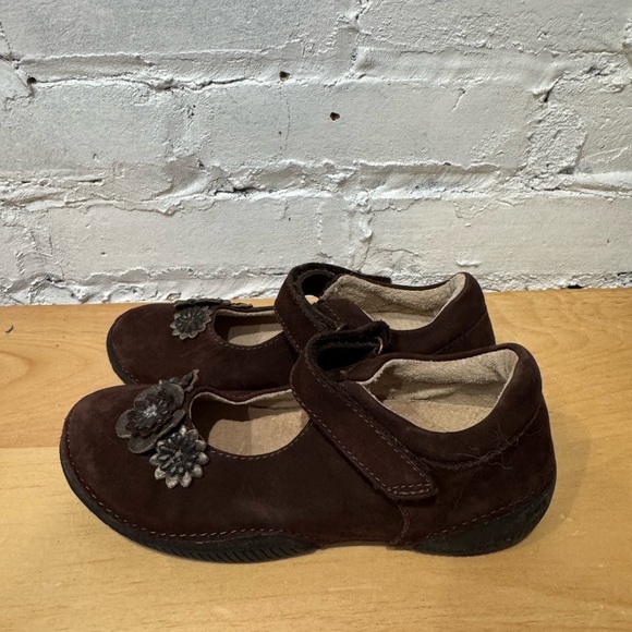 Stride Rite KENNEDY Girls Sz 11.5 (UK 10.5) Brown Suede Leather Floral Mary Jane - Picture 3 of 7
